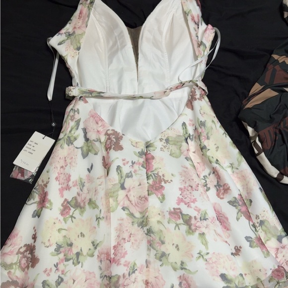 Floral V-Neck Dress - Picture 2 of 2